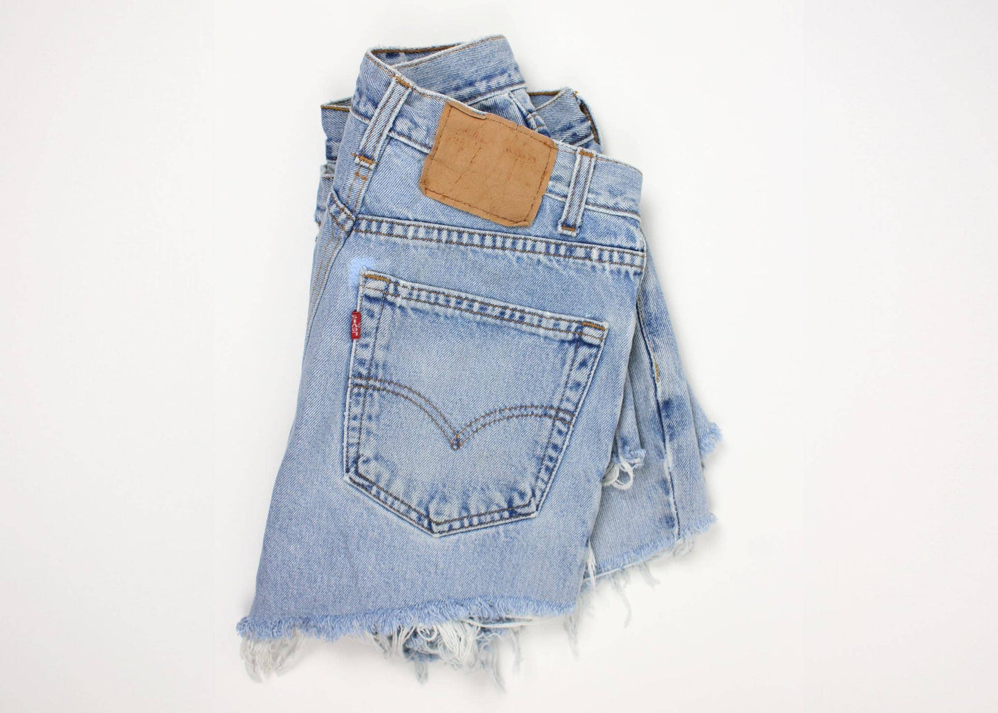 Vintage Fray Low-Rise Denim Shorts 🤍