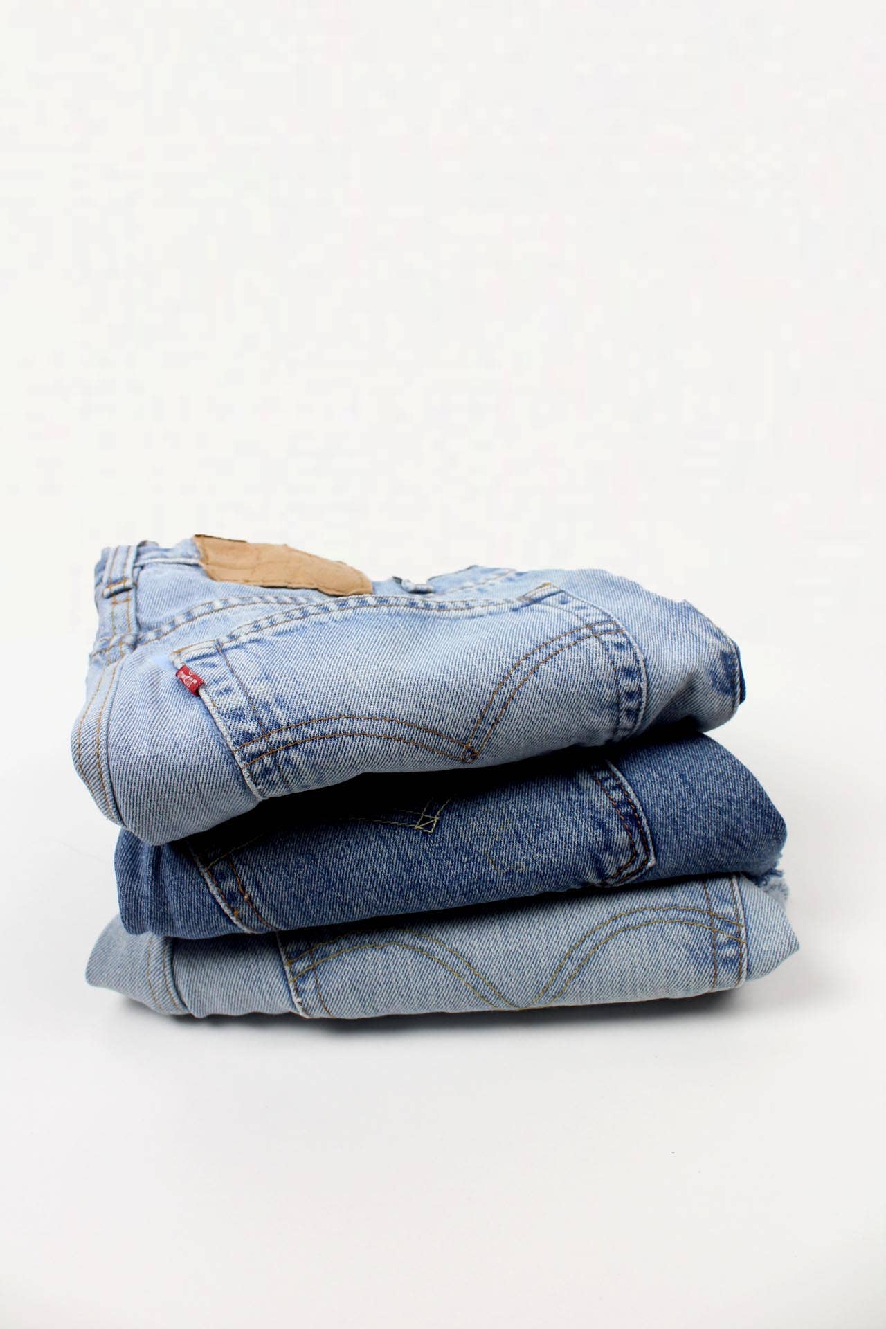 Vintage Fray Low-Rise Denim Shorts 🤍