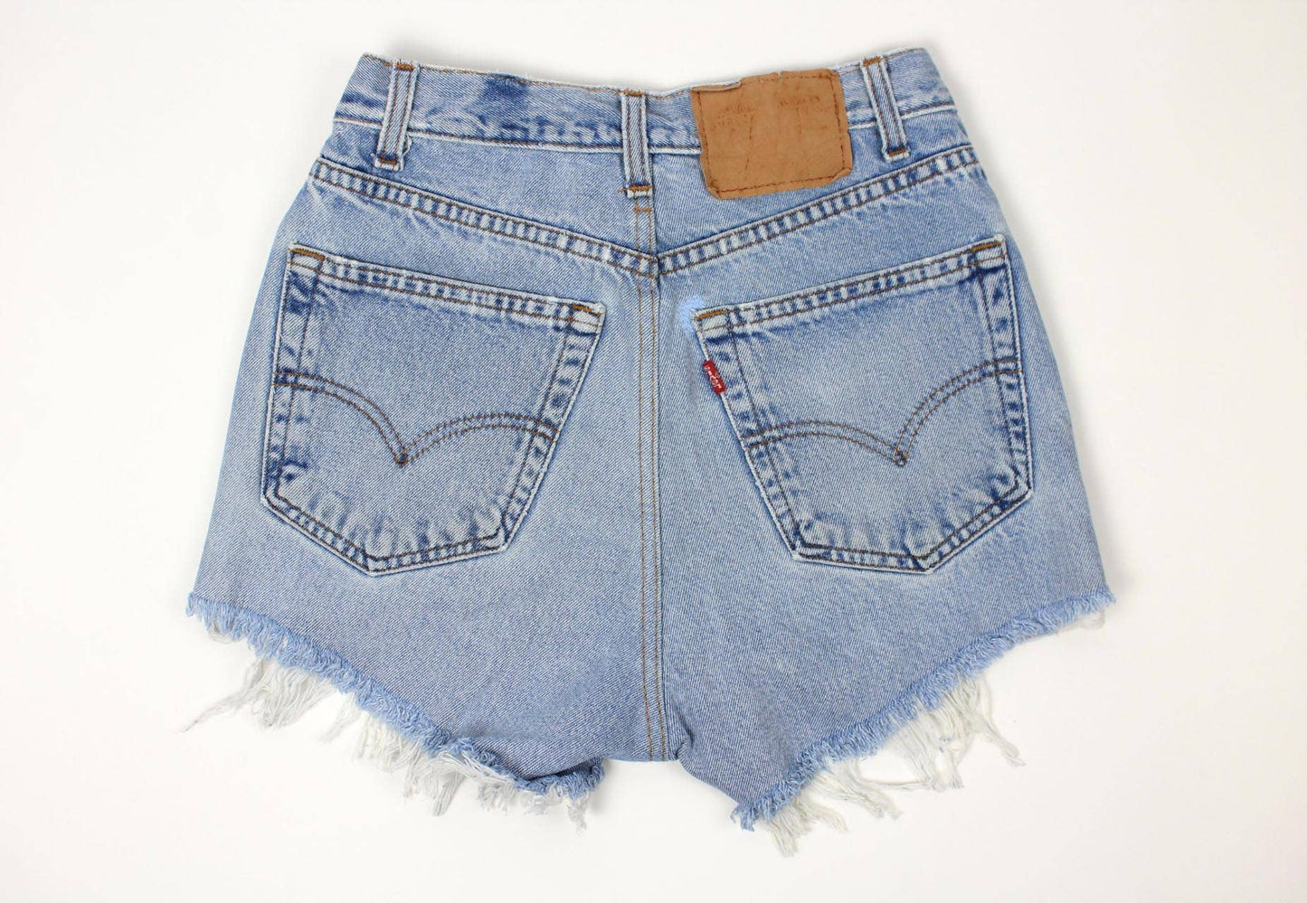 Vintage Fray Low-Rise Denim Shorts 🤍